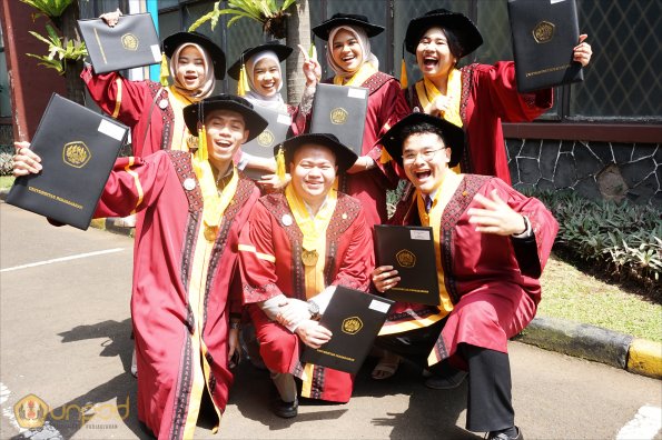 LIPUTAN WISUDA UNPAD GEL III TA 2022-2023  SESI III (103)