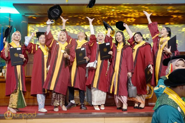 LIPUTAN WISUDA UNPAD GEL III TA 2022-2023  SESI III (99)