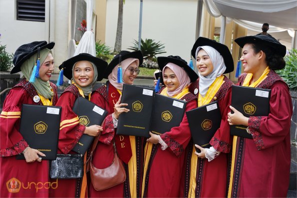 LIPUTAN WISUDA UNPAD GEL III TA 2022-2023  SESI V (117)