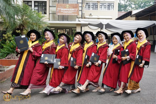 LIPUTAN WISUDA UNPAD GEL III TA 2022-2023  SESI V (118)