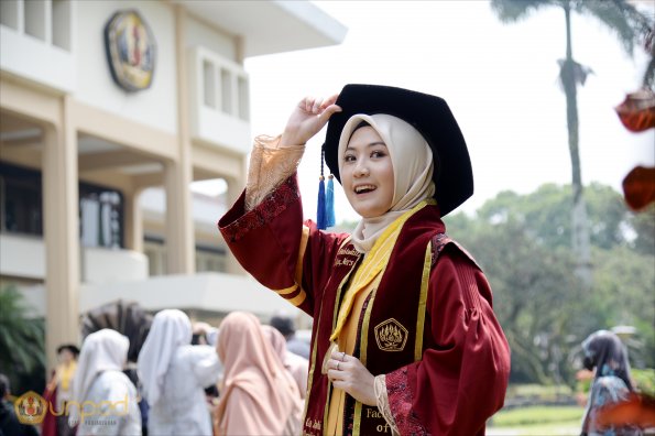 LIPUTAN WISUDA UNPAD GEL III TA 2022-2023  SESI V (23)