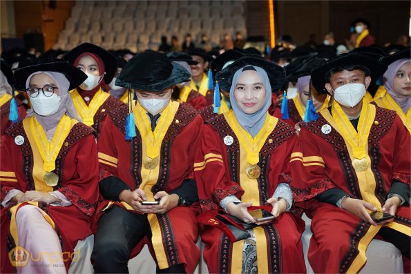 LIPUTAN WISUDA UNPAD GEL III TA 2022-2023  SESI V (86)