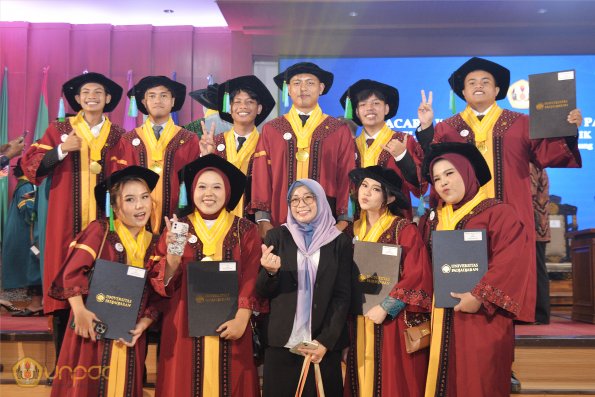 WISUDA UNPAD GEL III TA 2024-2025 (115)