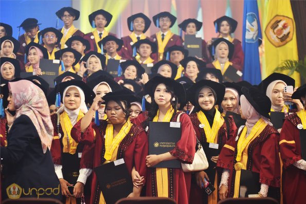 WISUDA UNPAD GEL III TA 2024-2025 (14)