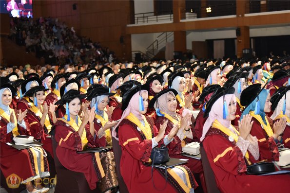 WISUDA UNPAD GEL III TA 2024-2025 (27)