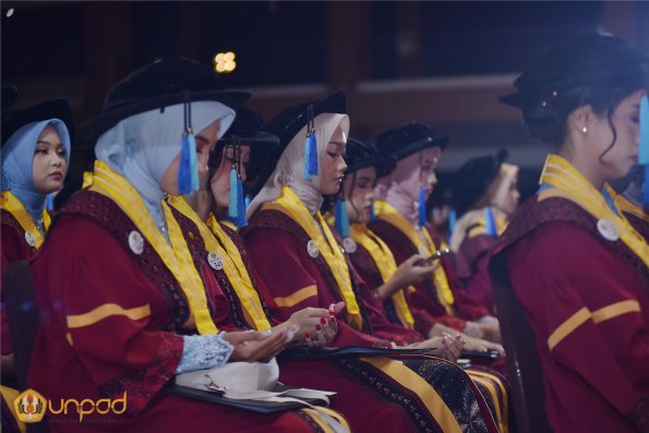 WISUDA UNPAD GEL III TA 2024-2025 (7)