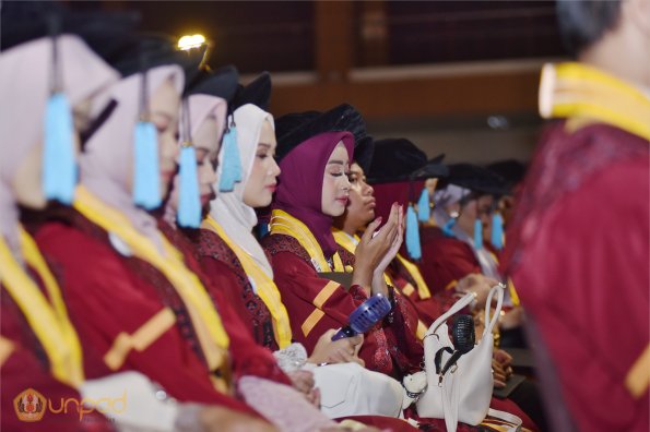 WISUDA UNPAD GEL III TA 2024 - 2025 (4)
