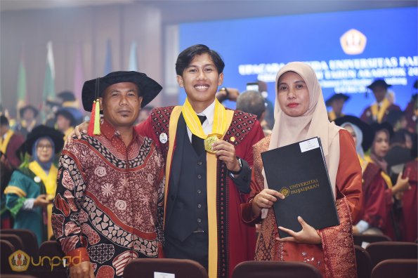 WISUDA UNPAD GEL III TA 2024-2025 (4)