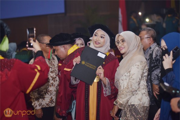 WISUDA UNPAD GEL III TA 2024-2025 (5)