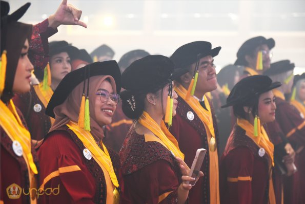 WISUDA UNPAD GEL III TA 2024-2025 (24)