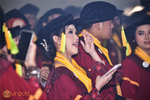 WISUDA UNPAD GEL III TA 2024-2025 (5)