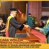 WISUDA UNPAD GEL III TA 2024 - 2025 FAKULTAS HUKUM OLEH DEKAN (30)