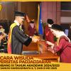 WISUDA UNPAD GEL III TA 2024 - 2025 FAKULTAS HUKUM OLEH DEKAN (43)