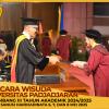WISUDA UNPAD GEL III TA 2024 - 2025 FAKULTAS HUKUM OLEH DEKAN (56)