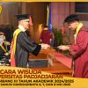 WISUDA UNPAD GEL III TA 2024 - 2025 FAKULTAS HUKUM OLEH DEKAN (77)