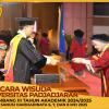 WISUDA UNPAD GEL III TA 2024 - 2025 FAKULTAS KEDOKTERAN GIGI OLEH DEKAN__00037
