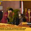 WISUDA UNPAD GEL III TA 2024-2025 FAKULTAS HUKUM OLEH REKTOR (37)