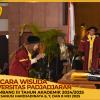 WISUDA UNPAD GEL III TA 2024-2025 FAKULTAS HUKUM OLEH REKTOR (54)