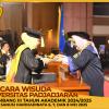 WISUDA UNPAD GEL III TA 2024 - 2025 FAKULTAS EKONOMI DAN BISNIS OLEH DEKAN__00004
