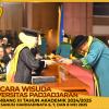 WISUDA UNPAD GEL III TA 2024 - 2025 FAKULTAS EKONOMI DAN BISNIS OLEH DEKAN__00014