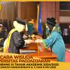 WISUDA UNPAD GEL III TA 2024 - 2025 FAKULTAS EKONOMI DAN BISNIS OLEH DEKAN__00021
