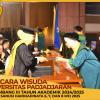 WISUDA UNPAD GEL III TA 2024 - 2025 FAKULTAS EKONOMI DAN BISNIS OLEH DEKAN__00028