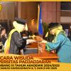 WISUDA UNPAD GEL III TA 2024 - 2025 FAKULTAS EKONOMI DAN BISNIS OLEH DEKAN__00057