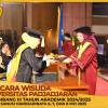 WISUDA UNPAD GEL III TA 2024 - 2025 FAKULTAS EKONOMI DAN BISNIS OLEH DEKAN__00079