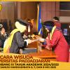 WISUDA UNPAD GEL III TA 2024 - 2025 FAKULTAS EKONOMI DAN BISNIS OLEH DEKAN__00085