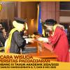 WISUDA UNPAD GEL III TA 2024 - 2025 FAKULTAS EKONOMI DAN BISNIS OLEH DEKAN__00105