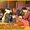 WISUDA UNPAD GEL III TA 2024 - 2025 FAKULTAS EKONOMI DAN BISNIS OLEH DEKAN__00122