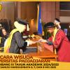WISUDA UNPAD GEL III TA 2024 - 2025 FAKULTAS EKONOMI DAN BISNIS OLEH DEKAN__00129