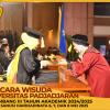 WISUDA UNPAD GEL III TA 2024 - 2025 FAKULTAS EKONOMI DAN BISNIS OLEH DEKAN__00146