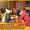 WISUDA UNPAD GEL III TA 2024 - 2025 FAKULTAS EKONOMI DAN BISNIS OLEH DEKAN__00161