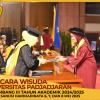 WISUDA UNPAD GEL III TA 2024 - 2025 FAKULTAS EKONOMI DAN BISNIS OLEH DEKAN__00166