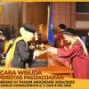 WISUDA UNPAD GEL III TA 2024 - 2025 FAKULTAS EKONOMI DAN BISNIS OLEH DEKAN__00175
