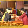 WISUDA UNPAD GEL III TA 2024 - 2025 FAKULTAS EKONOMI DAN BISNIS OLEH DEKAN__00178