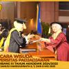 WISUDA UNPAD GEL III TA 2024 - 2025 FAKULTAS EKONOMI DAN BISNIS OLEH DEKAN__00190