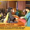 WISUDA UNPAD GEL III TA 2024 - 2025 FAKULTAS ILMU BUDAYA OLEH DEKAN (11)