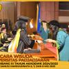 WISUDA UNPAD GEL III TA 2024 - 2025 FAKULTAS ILMU BUDAYA OLEH DEKAN (15)