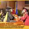 WISUDA UNPAD GEL III TA 2024 - 2025 FAKULTAS ILMU BUDAYA OLEH DEKAN (194)
