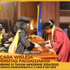 WISUDA UNPAD GEL III TA 2024 - 2025 FAKULTAS ILMU BUDAYA OLEH DEKAN (209)