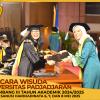 WISUDA UNPAD GEL III TA 2024 - 2025 FAKULTAS ILMU BUDAYA OLEH DEKAN (21)