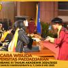 WISUDA UNPAD GEL III TA 2024 - 2025 FAKULTAS ILMU BUDAYA OLEH DEKAN (29)