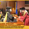 WISUDA UNPAD GEL III TA 2024 - 2025 FAKULTAS ILMU BUDAYA OLEH DEKAN (50)