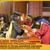 WISUDA UNPAD GEL III TA 2024 - 2025 FAKULTAS ILMU BUDAYA OLEH DEKAN (71)
