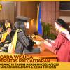 WISUDA UNPAD GEL III TA 2024 - 2025 FAKULTAS ILMU BUDAYA OLEH DEKAN (81)