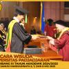 WISUDA UNPAD GEL III TA 2024-2025 FAKULTAS KEDOKTERAN OLEH DEKAN (143)