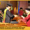 WISUDA UNPAD GEL III TA 2024-2025 FAKULTAS KEDOKTERAN OLEH DEKAN (148)