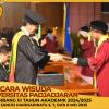 WISUDA UNPAD GEL III TA 2024-2025 FAKULTAS KEDOKTERAN OLEH DEKAN (162)